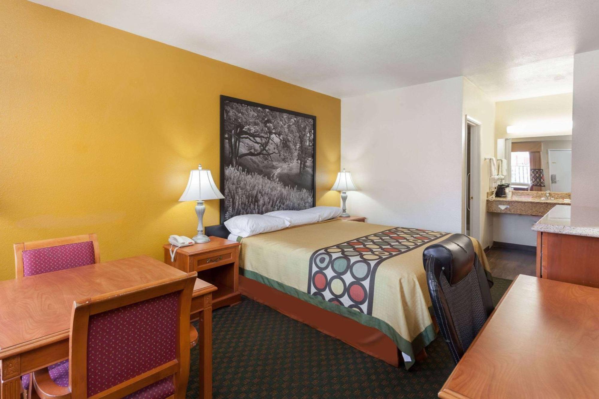 Super 8 By Wyndham South Ca Motel Bakersfield